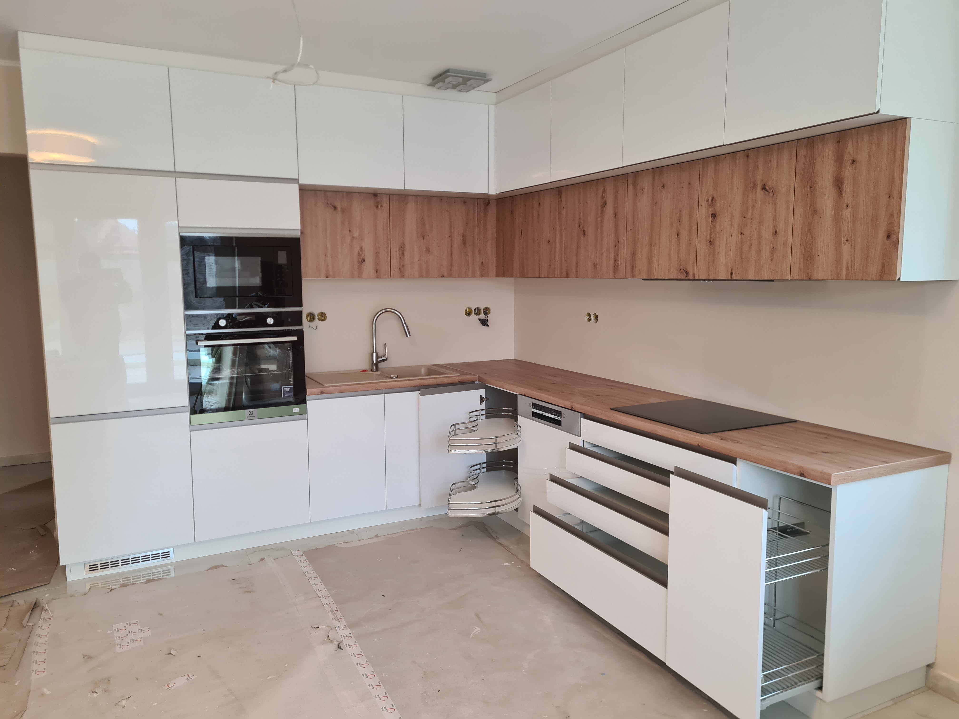 Kompakt stílusos beépített szekrény